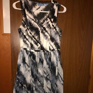 Black and white no sleeve dress